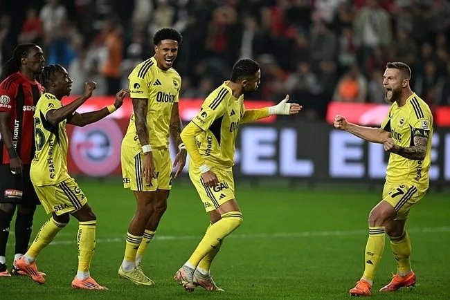 Fenerbahçe şov yaptı! Talisca attığı gollerle parmak ısırttı