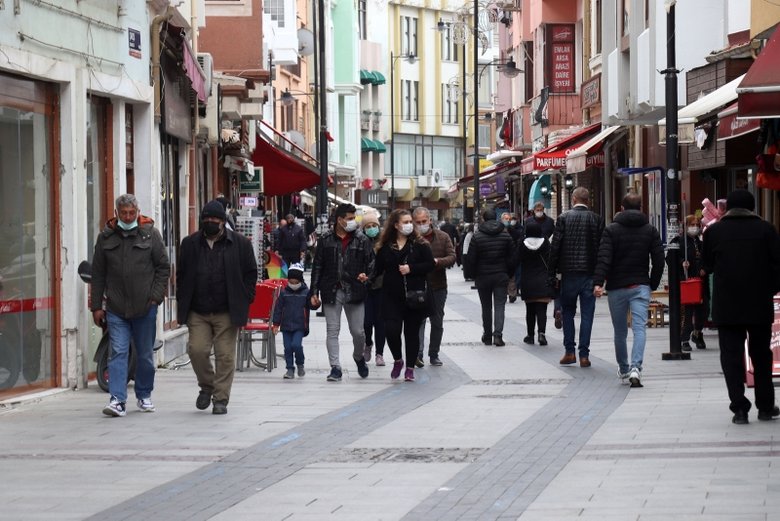 Pazar günü sokağa çıkma yasağı kalkıyor mu? Gözler Kabine toplantısında