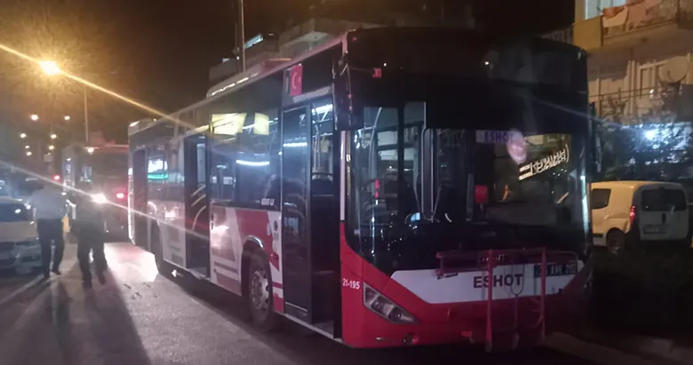 İzmir’de belediye otobüsünde korkutan yangın: Yolcular son anda tahliye edildi