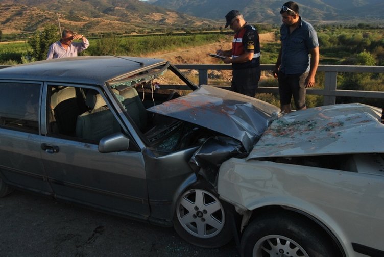 İzmir Ödemiş’te feci kaza! 11 kişi yaralandı