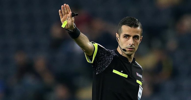 Mete Kalkavan düdük asıyor