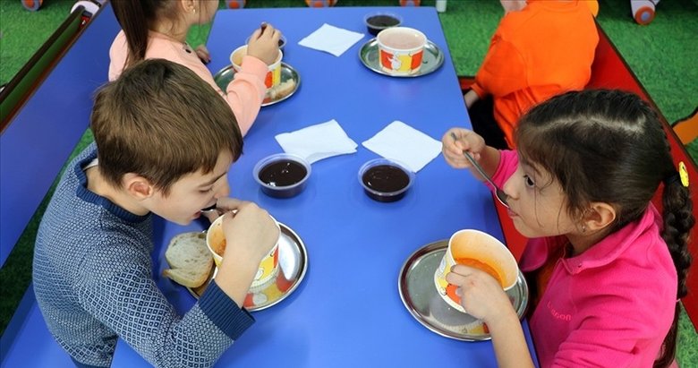Bir masal anlatıldı.. Ve çocukların tabakları değişti