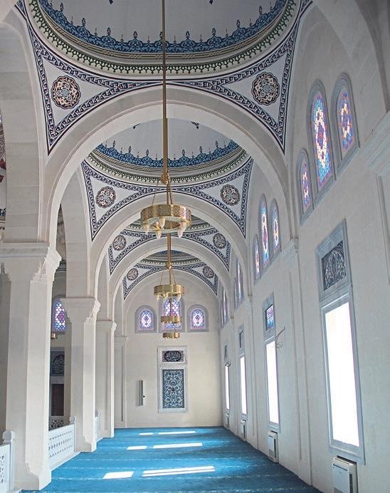 Osmanlı mimarisinin özünü yansıtan cami