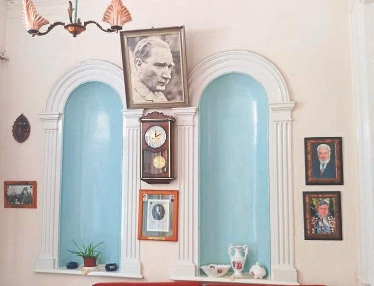 Yunan bayrağına geçit vermedi