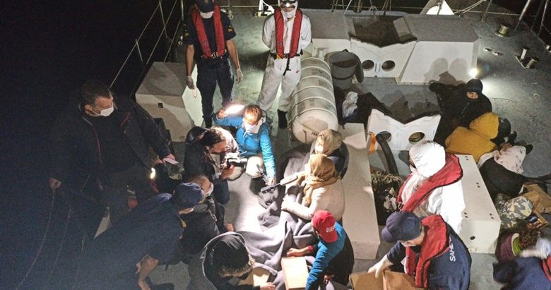 Yunan askerlerinin ölüme ittiği 18 kaçak göçmeni, Türk Sahil Güvenlik ekibi kurtardı