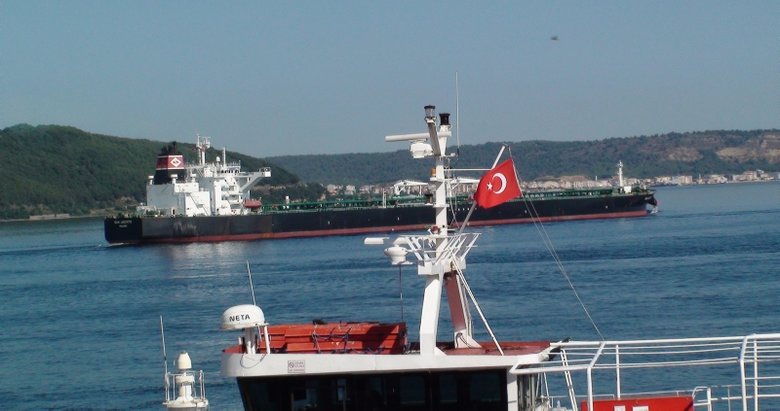 Dev petrol tankeri Çanakkale Boğazı’nı kapattı