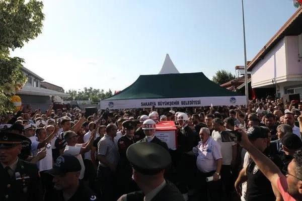Şehidimizi on binler uğurladı: Mekanın cennet olsun şehidim