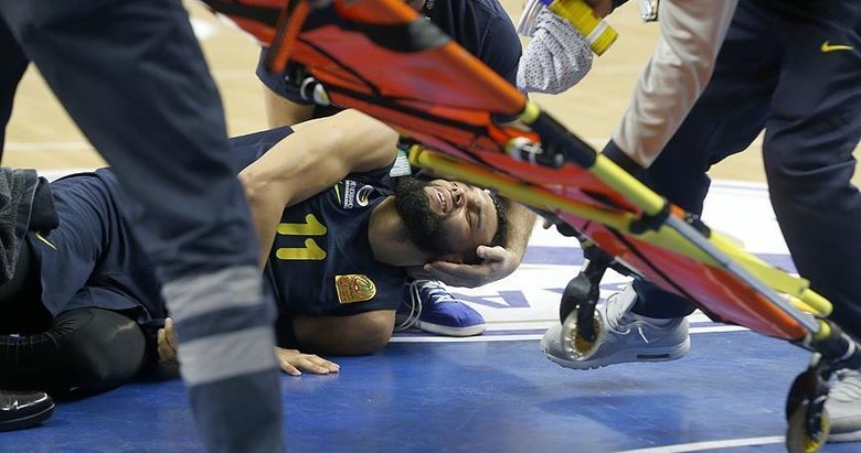 Fenerbahçeli Tyler Ennis’in ayağı kırıldı