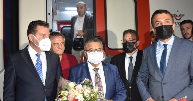 Zafer Treni ’Büyük Taaruz’un başladığı Afyon Kocatepe’ye ulaştı