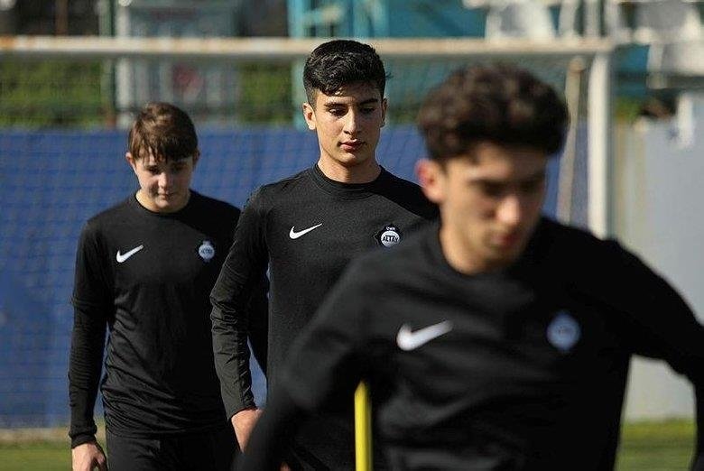 Fethi Sekin’in oğlu Burak Tolunay Sekin, Altay’dan Galatasaray’a transfer oldu