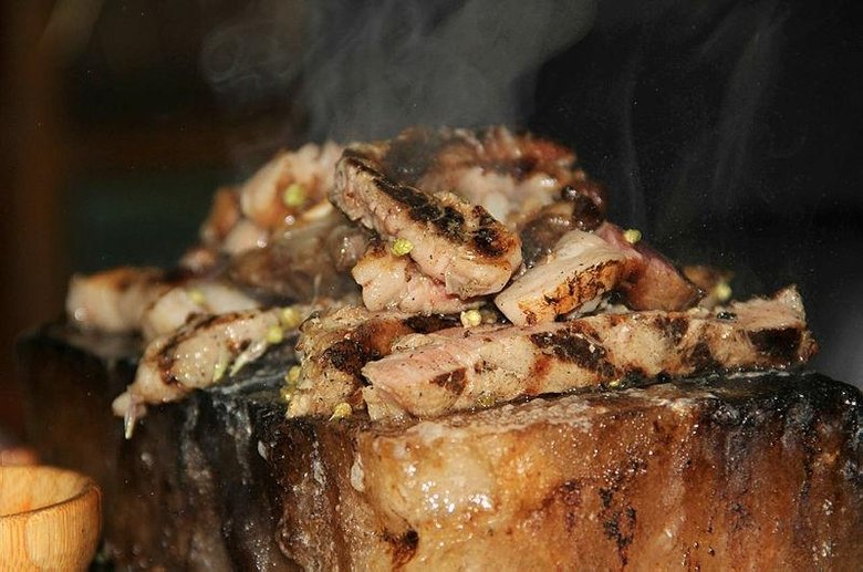 Bu etin kilosu 16 bin lira! Özel olarak hazırlayıp Torbalı’da satıyorlar