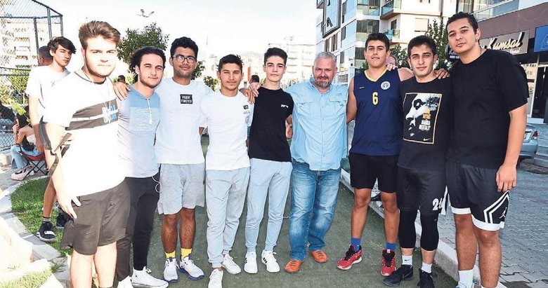 Menemen’deki öğrencilere 5 bin lira burs