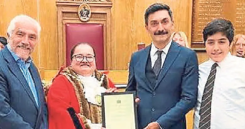 İngiltere’de Türk restoran müdürüne kahramanlık ödülü