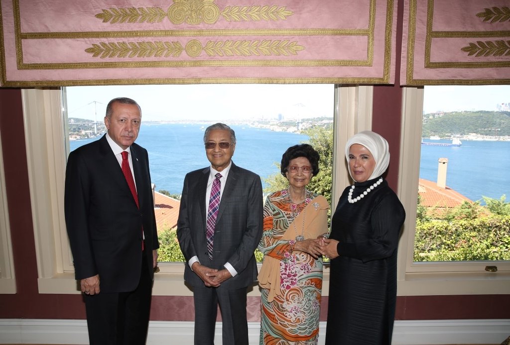 Vahdettin Köşkü’nde dikkat çeken anlar! Başkan Erdoğan, Mahathir ile kahvaltıda buluştu