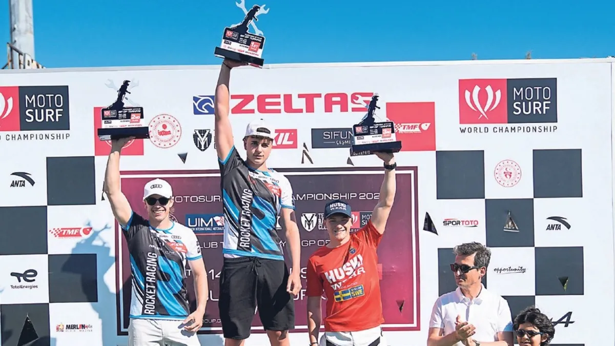 Motosurf heyecanı Çeşme’yi coşturdu