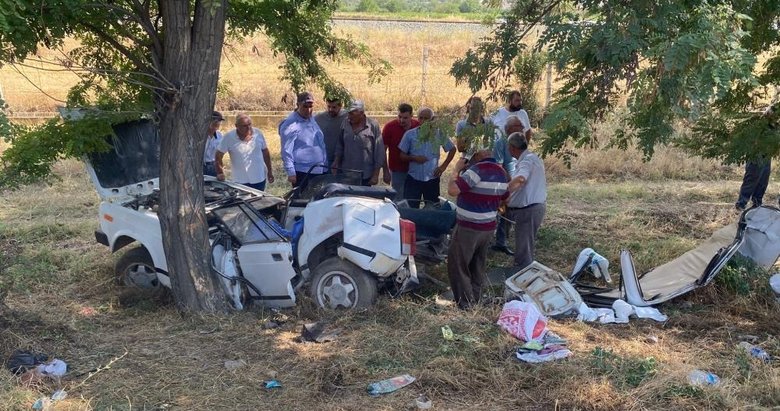 Denizli’de feci kaza! İki otomobil çarpıştı, 1 kişi hayatını kaybetti
