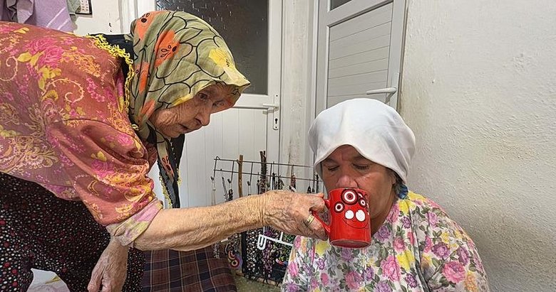 Yüzyılın annesi! 88 yaşındaki Behiye annenin ayaklarının altı öpülür...