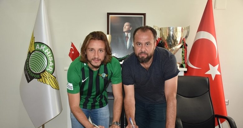 Akhisarspor’da Taha imzayı attı