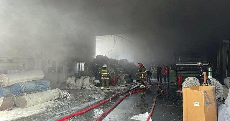Uşak’ta tekstil fabrikasında yangın! Çok sayıda ekip sevk edildi