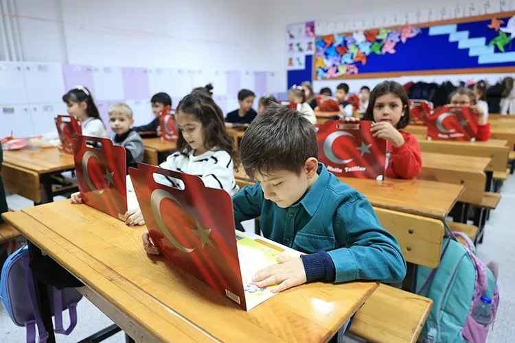 BUGÜN SAAT KAÇTA KARNE ALINACAK? 2026 karne günü