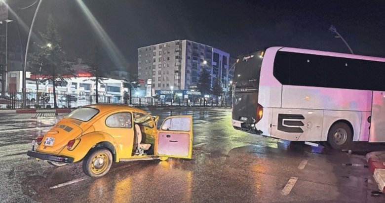 Şarkıcı Kıraç’ın orkestrası Uşak’ta trafik kazasına karıştı