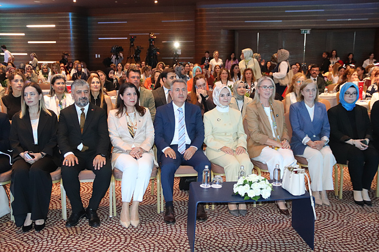 bakan-goktas-izmirde-konustu-kadin-girisimciligine-yatirim-turkiyenin-gelecegine-yatirimdir-1781702851059.png
