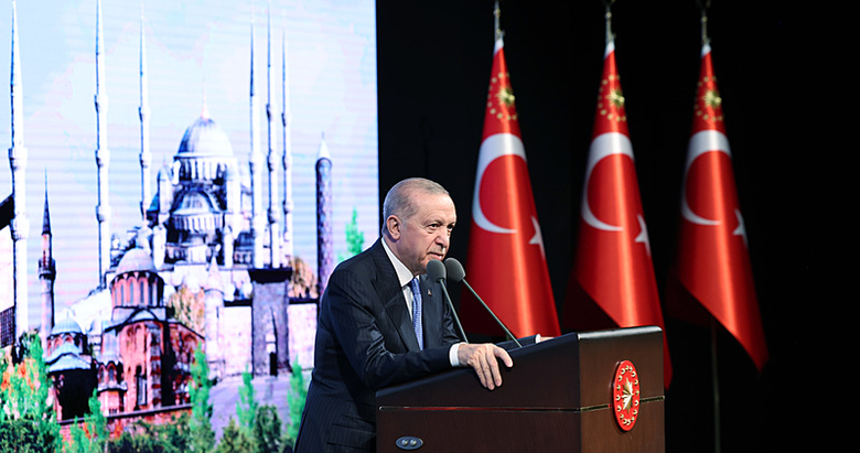 Üç kıtada ecdat yadigârı eserlerimiz var