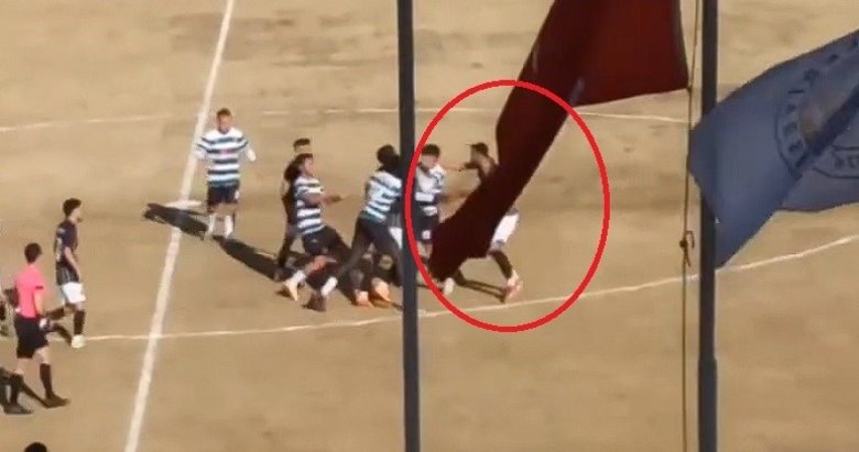 Maç sırasında iki takım birbirine girdi, tekmeler yumruklar havada uçuştu