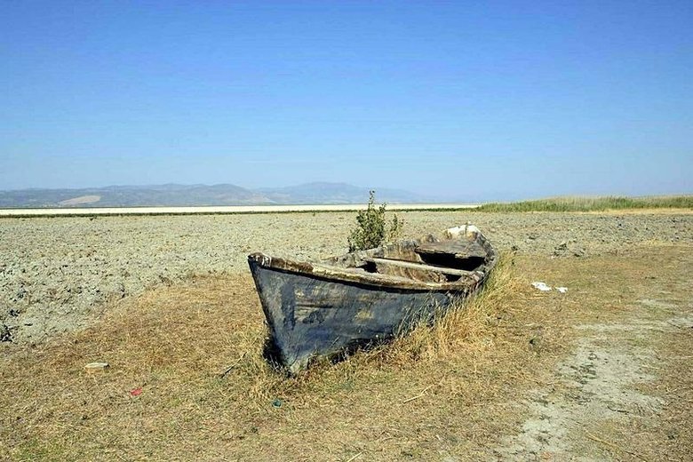 Kuraklıktan tamamen kurumuştu! Marmara Gölü’nü kurtaracak proje