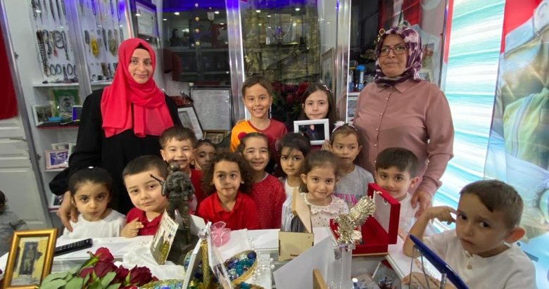 Şehit oğlunun hasretini böyle giderdi