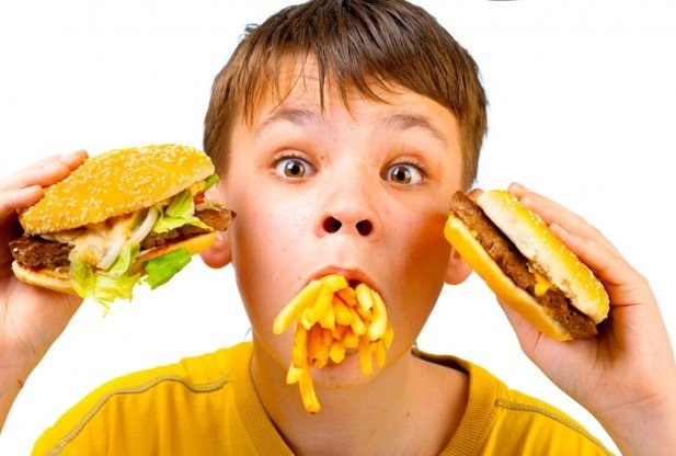 Fast-Food geldi, obezite yaşı 8’e indi