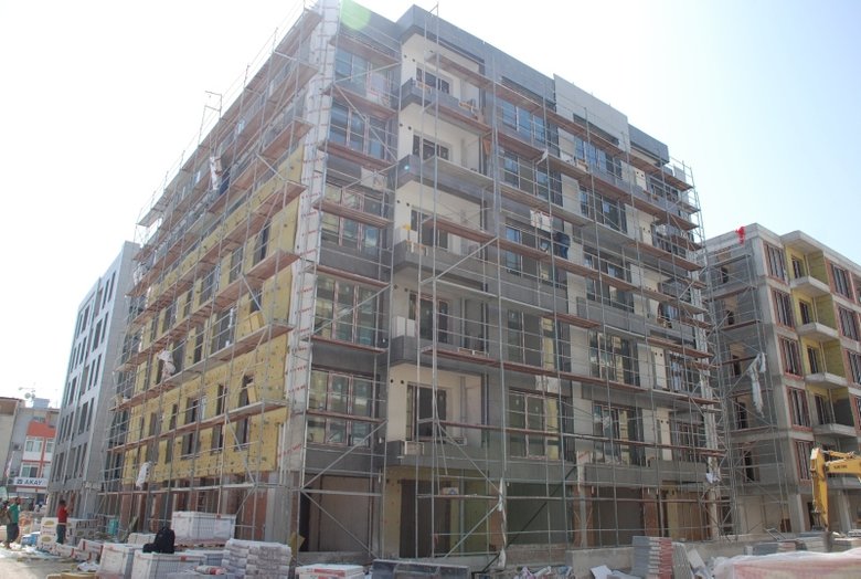 İzmir’de deprem konutlarının teslimine depremin yıl dönümünde başlanacak