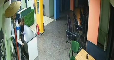 Akranını bıçakladı!