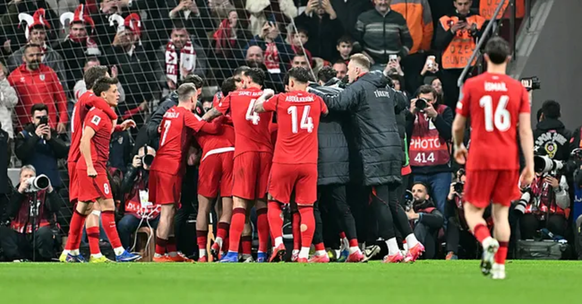 Son dakika: Nefesler tutuldu! Dünya Kupası bileti için Ay-Yıldızlılar sahada: İLK 11'LER BELLİ OLDU