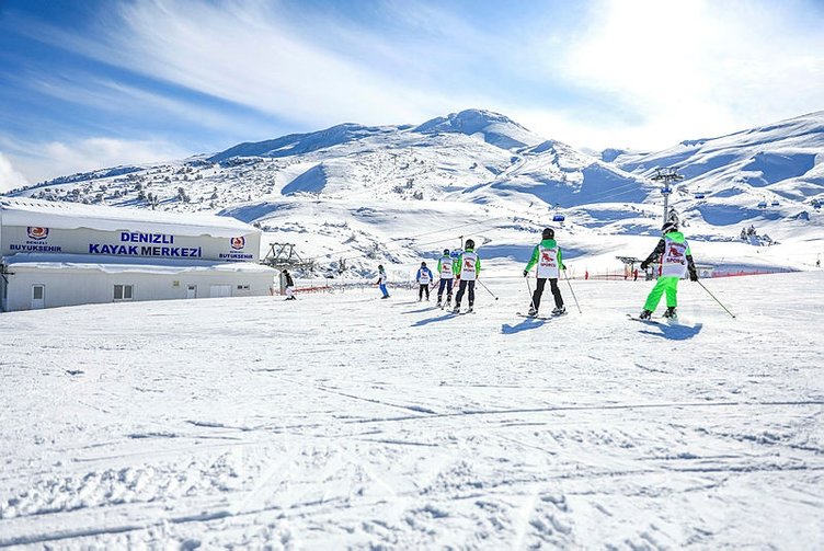 Denizli Büyükşehir Belediyesi’nden ücretsiz kayak kursu