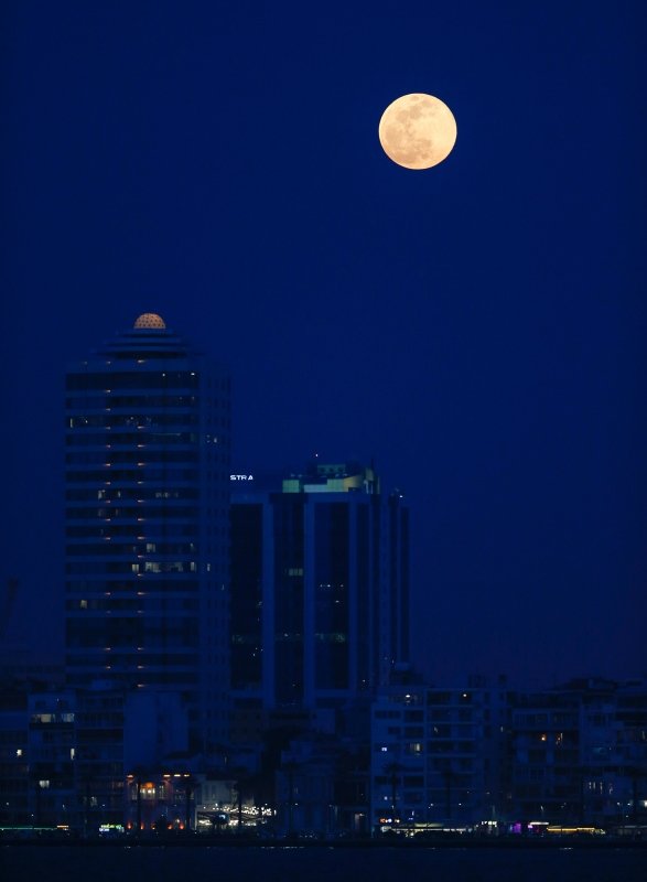 İzmir’den muhteşem  ’Süper Ay’ manzaraları