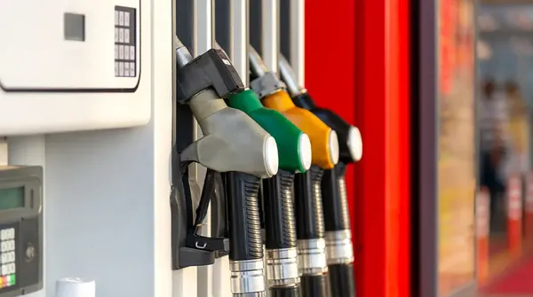 akaryakit-fiyatlarinda-son-durum-motorine-indirim-geldi-6-ekim-2026-1791263696853.png