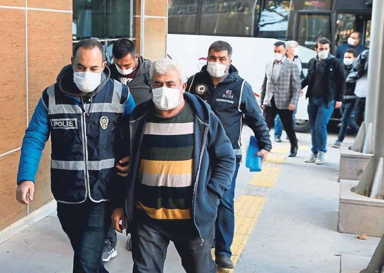 Aksoy adliyeye valizini alıp geldi