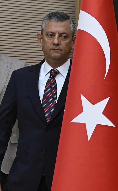 Özel’in gündem saptırma operasyonu ters tepti