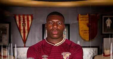 Göz-Göz’de Armstrong imzaladı