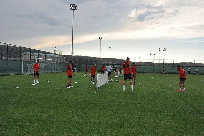 Göztepe Teknik Direktörü Palut: Sezona hazır gireceğiz