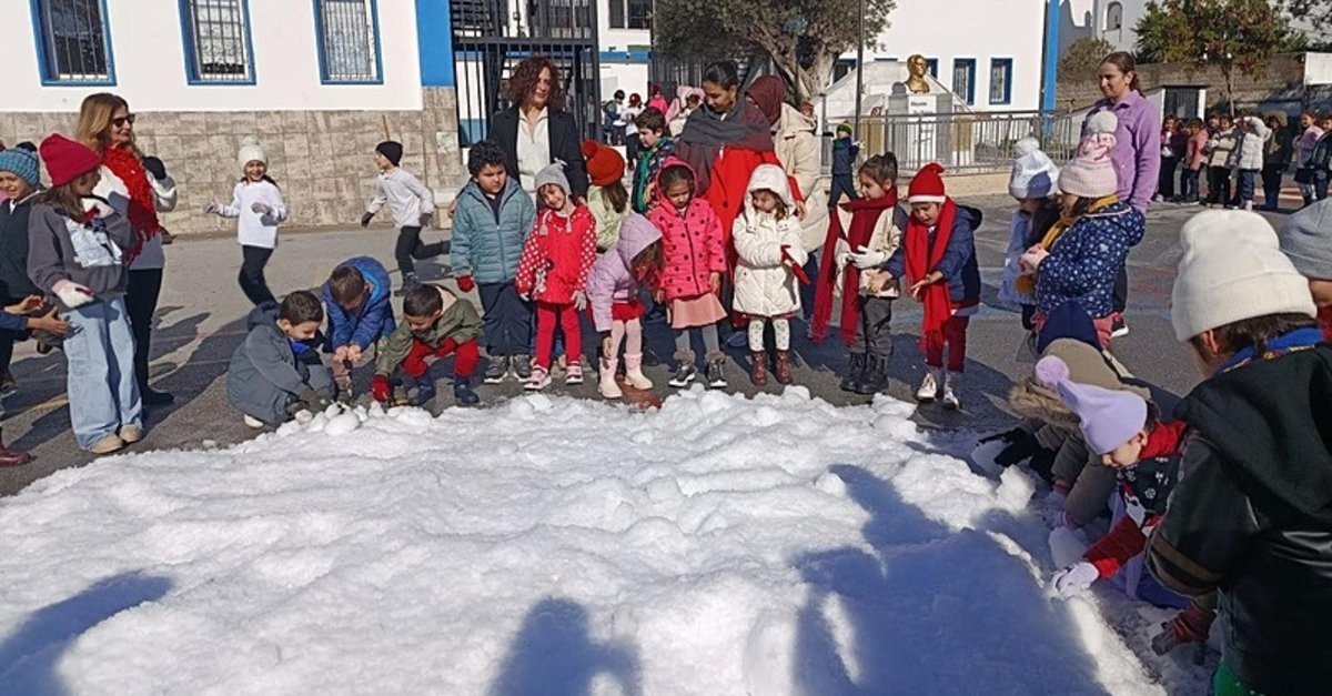 Bodrum'da çocuklara yapay kar sürprizi!