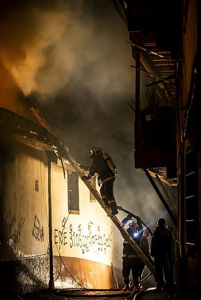 Ankara’da büyük yangın: 7 ev küle döndü