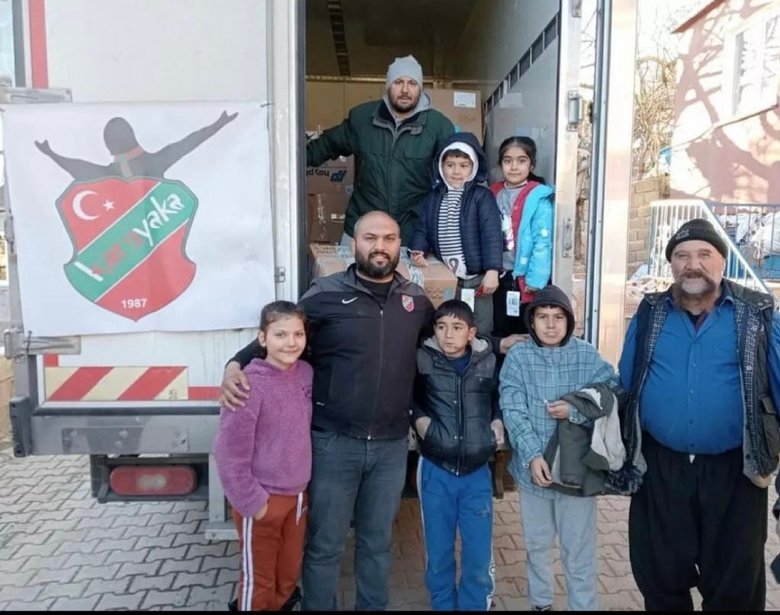 Pınar Karşıyaka Başantrenörü Ufuk Sarıca’dan anlamlı hareket