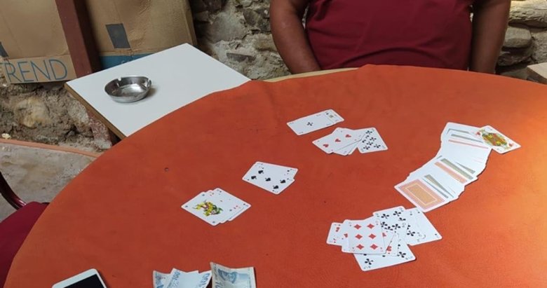 Alaşehir’de kumar oynayan 5 kişiye 6 bin 125 TL ceza