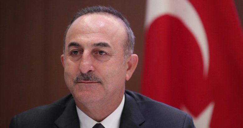 Bakan Mevlüt Çavuşoğlu’ndan Macron’a flaş yanıt: Terör hamisi! Ne dediğini bilmiyor