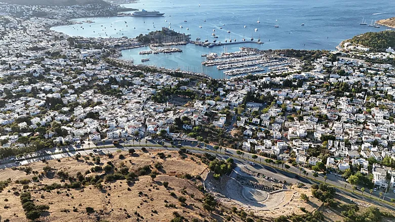 Gece bir başka güzel, gündüz bir başka güzel! Bodrum Kalesi görenleri büyüledi
