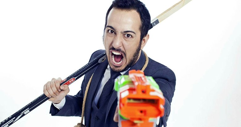 İzmir’den yükselen komedyen: Sarp Apak