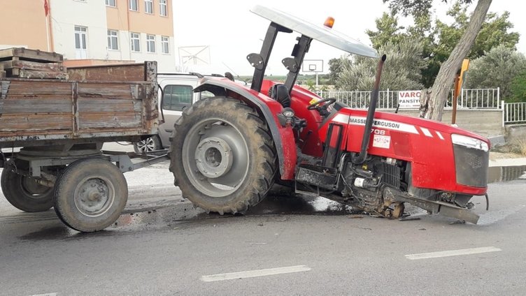 Çanakkale’de traktörle işçi minibüsü çarpıştı