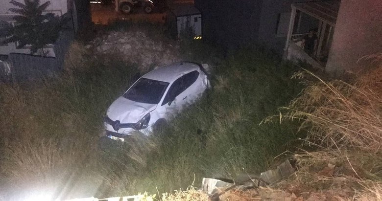 5 metre yükseklikten yuvarlandı! Araçtaki yaralıları bırakıp kaçtı